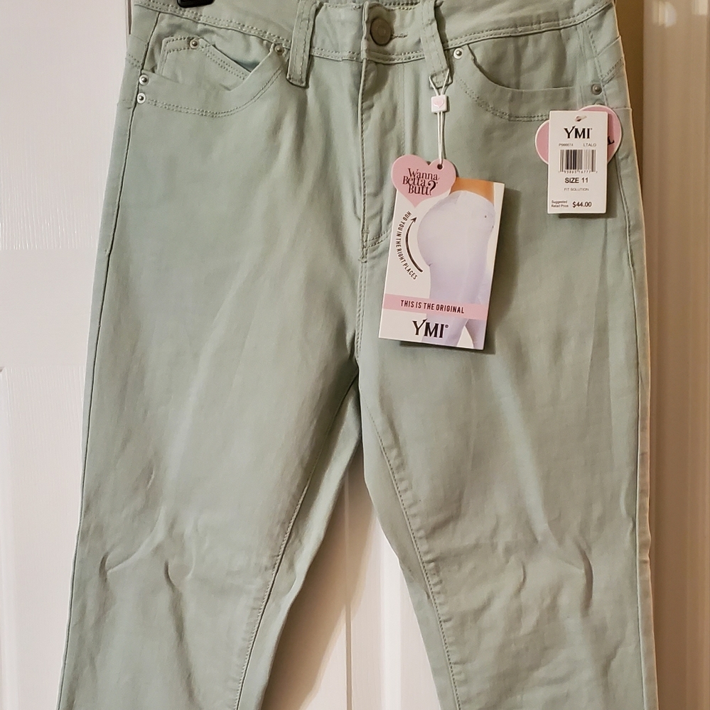 Comfortable fitted jeans